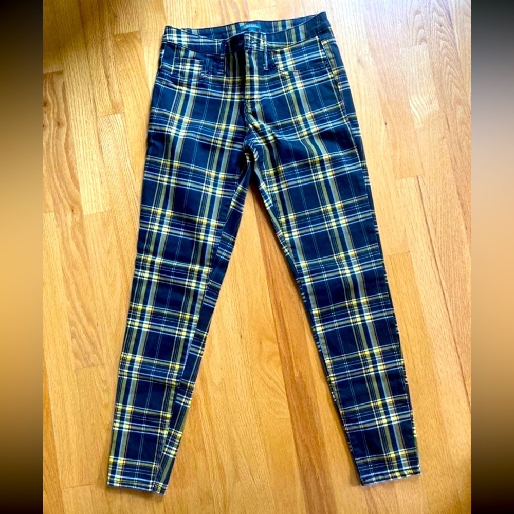 Wild Fable NWOT pants size 00 waist is 27” Yellow black white orange plaid